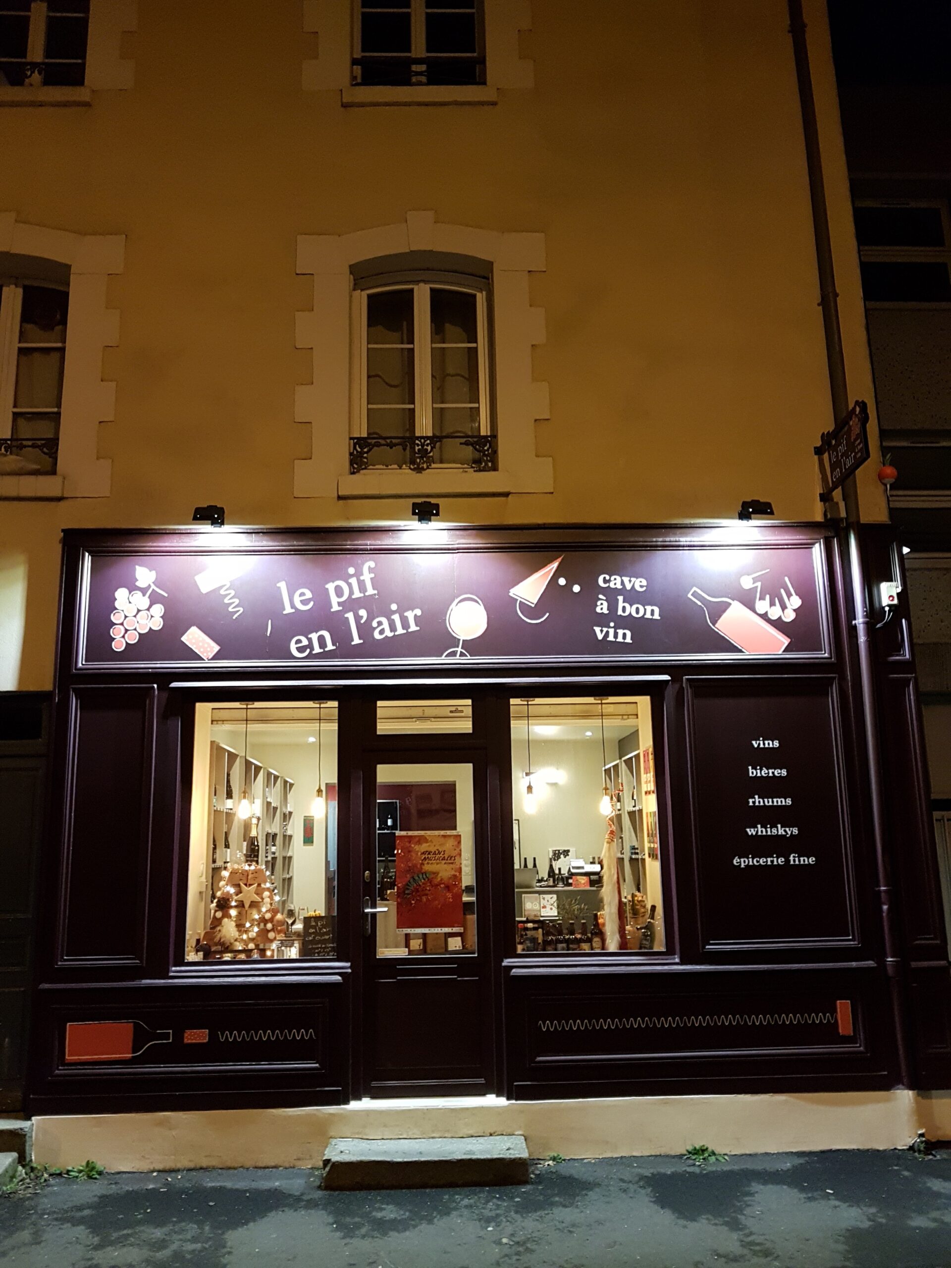 Cave -  le pif en l'air à Rennes